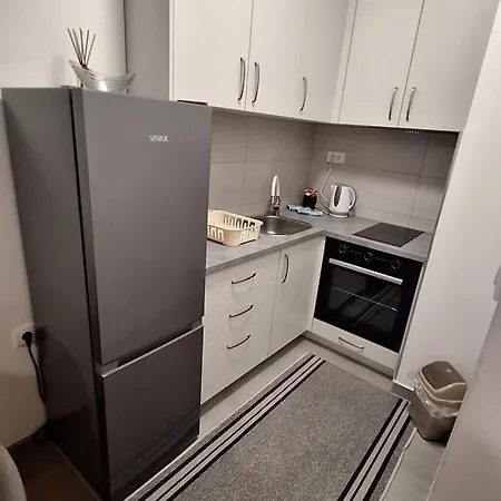 Stan Na Dan Banjaluka Ada 3 דירה